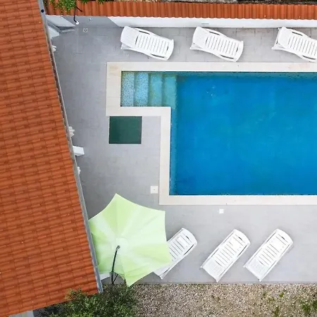 Feriehus Holiday Olga With Pool &pet Friendly Pula