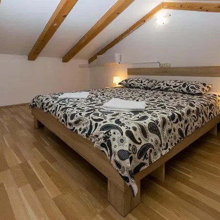 Holiday Olga With Pool &pet Friendly Feriehus Pula
